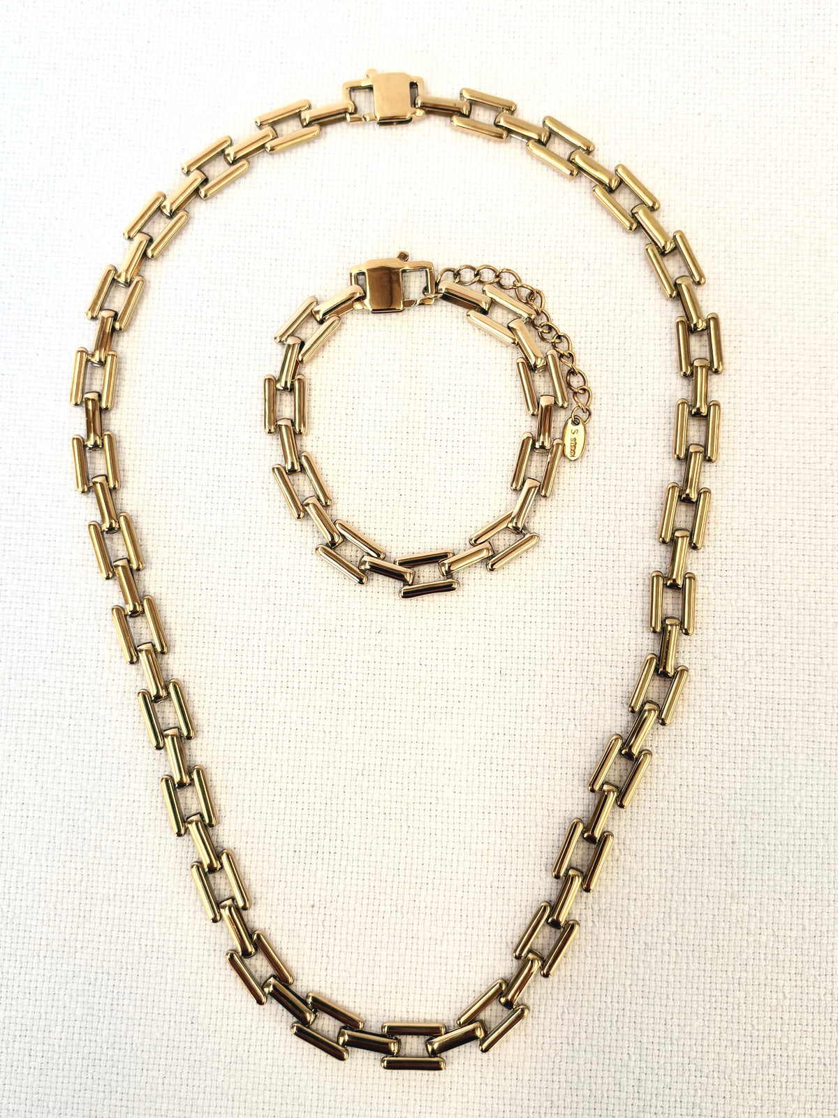 Sloane Gold Bracelet and necklace Glosse Jewellery