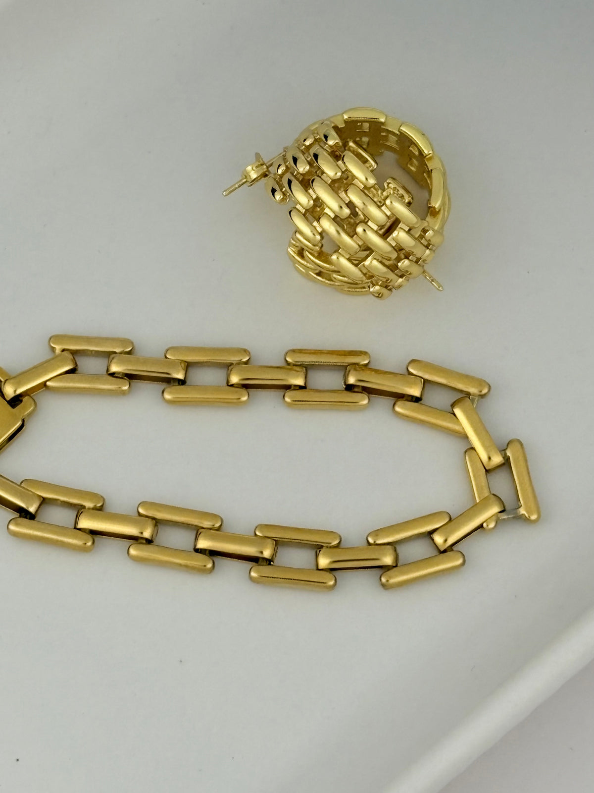 Sloane Gold Bracelet product shot